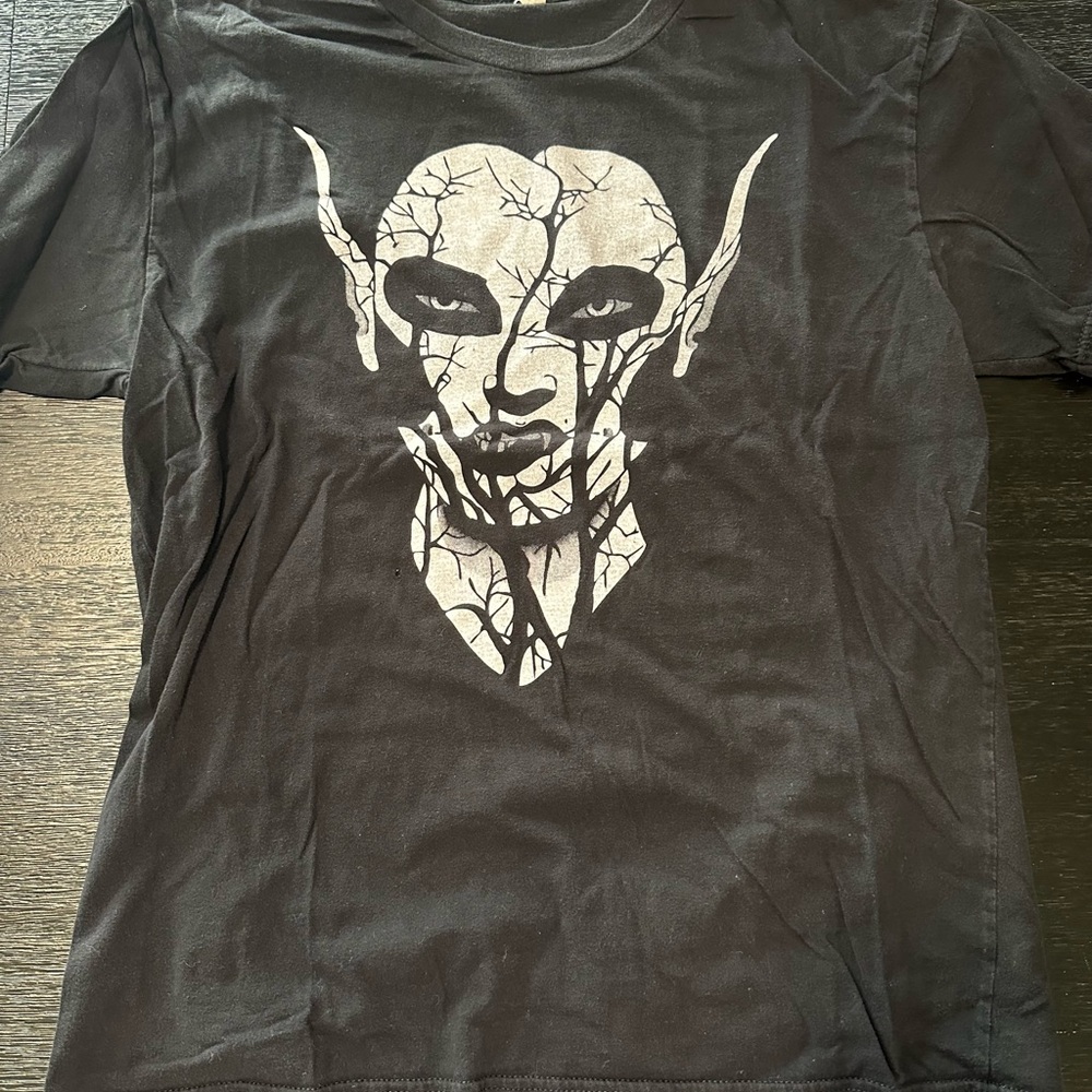 Gothic Vampire size Large Black Graphic T-Shirt